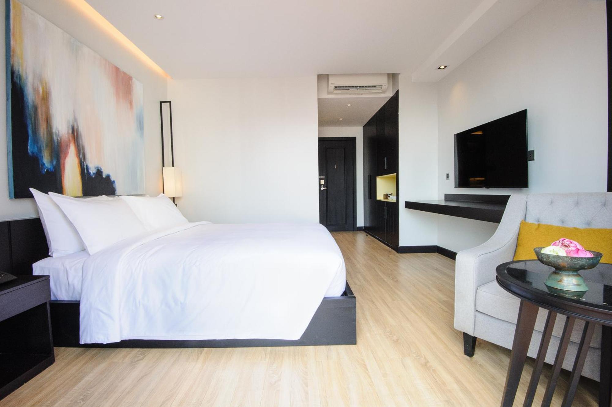 Glow Park Hotel Grand Royal Palace Phnom Penh Ngoại thất bức ảnh